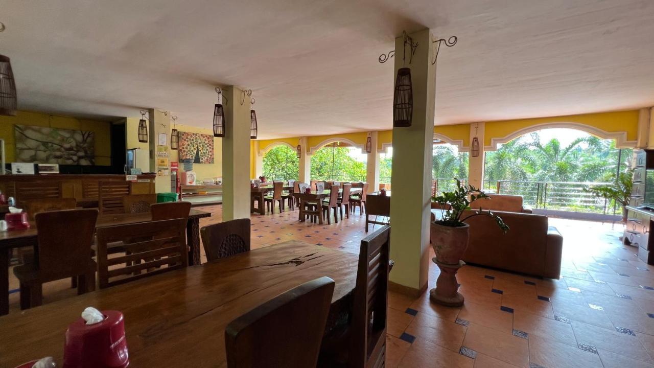 Centro Bajo Hotel & Resto Labuan Bajo Zewnętrze zdjęcie