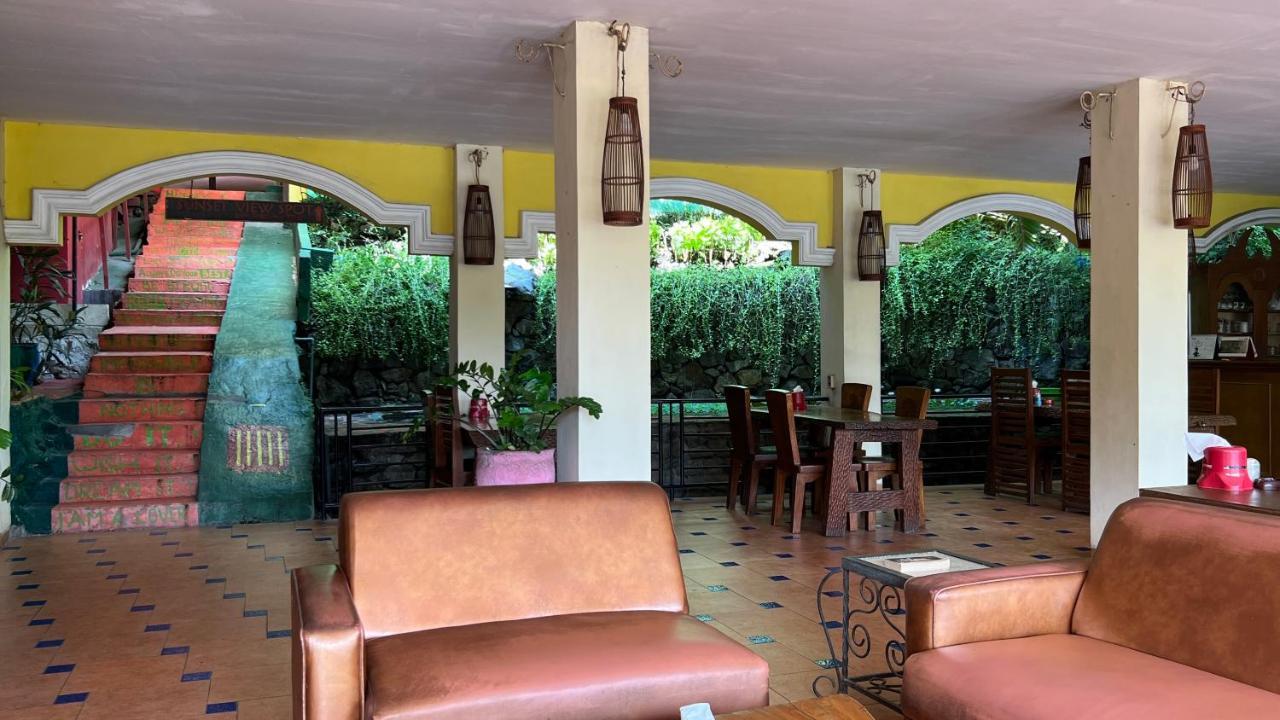 Centro Bajo Hotel & Resto Labuan Bajo Zewnętrze zdjęcie
