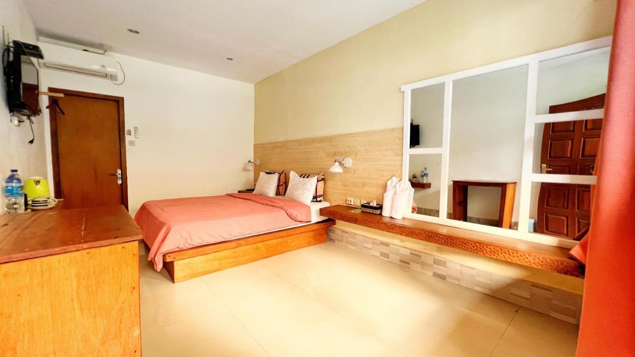 Centro Bajo Hotel & Resto Labuan Bajo Zewnętrze zdjęcie