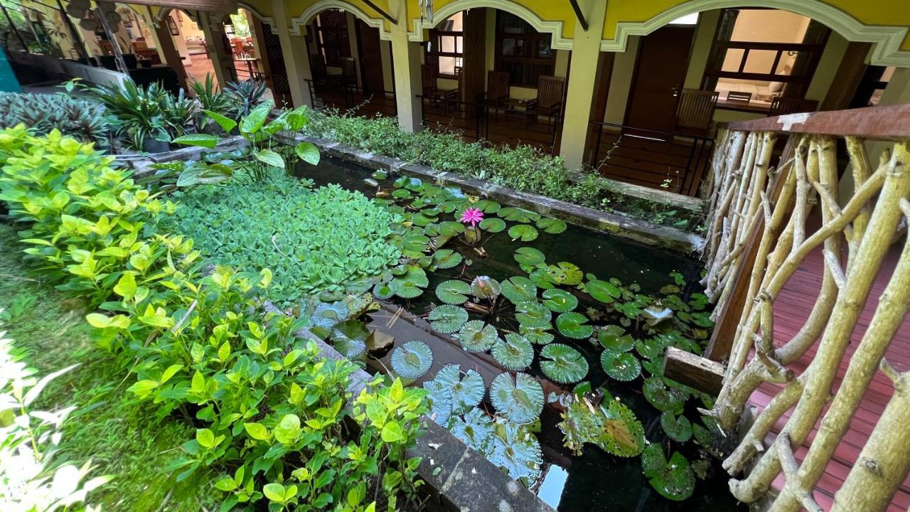 Centro Bajo Hotel & Resto Labuan Bajo Zewnętrze zdjęcie
