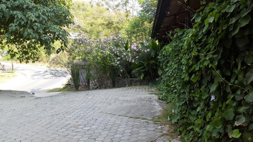 Centro Bajo Hotel & Resto Labuan Bajo Zewnętrze zdjęcie
