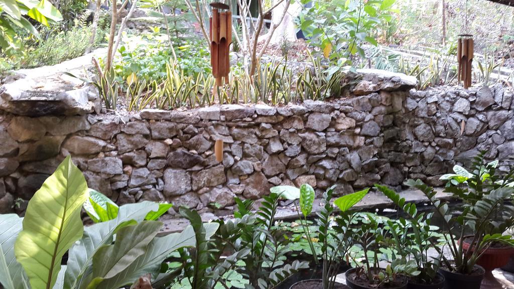Centro Bajo Hotel & Resto Labuan Bajo Zewnętrze zdjęcie