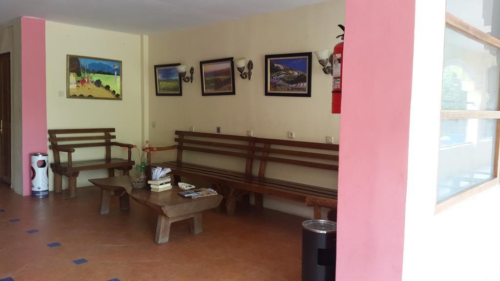 Centro Bajo Hotel & Resto Labuan Bajo Zewnętrze zdjęcie