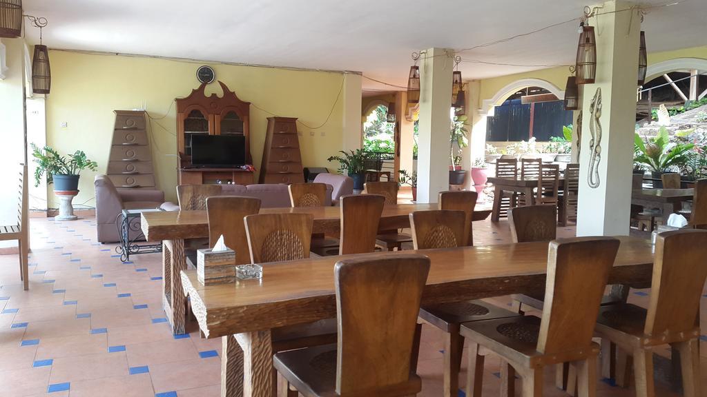 Centro Bajo Hotel & Resto Labuan Bajo Zewnętrze zdjęcie