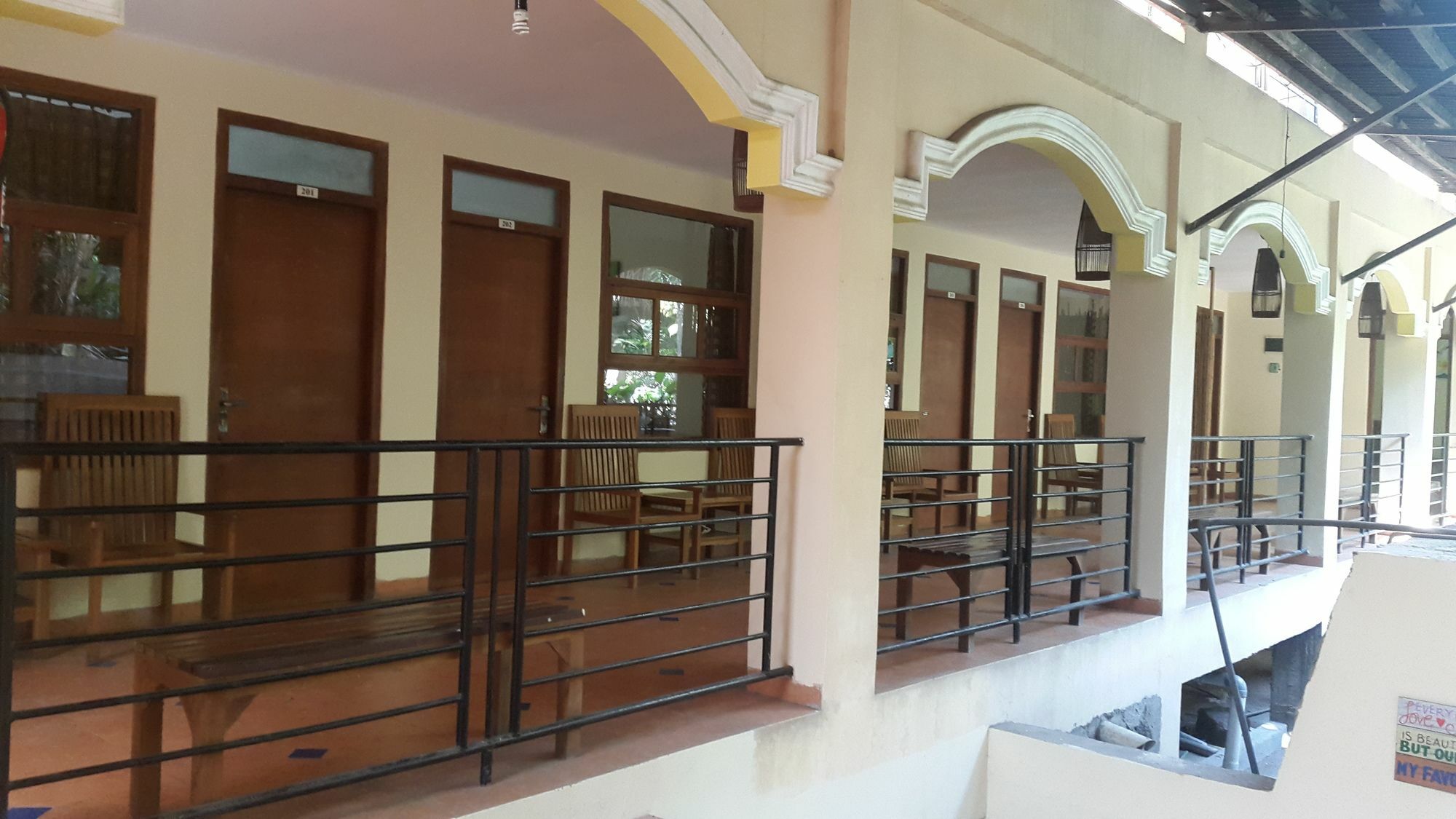Centro Bajo Hotel & Resto Labuan Bajo Zewnętrze zdjęcie